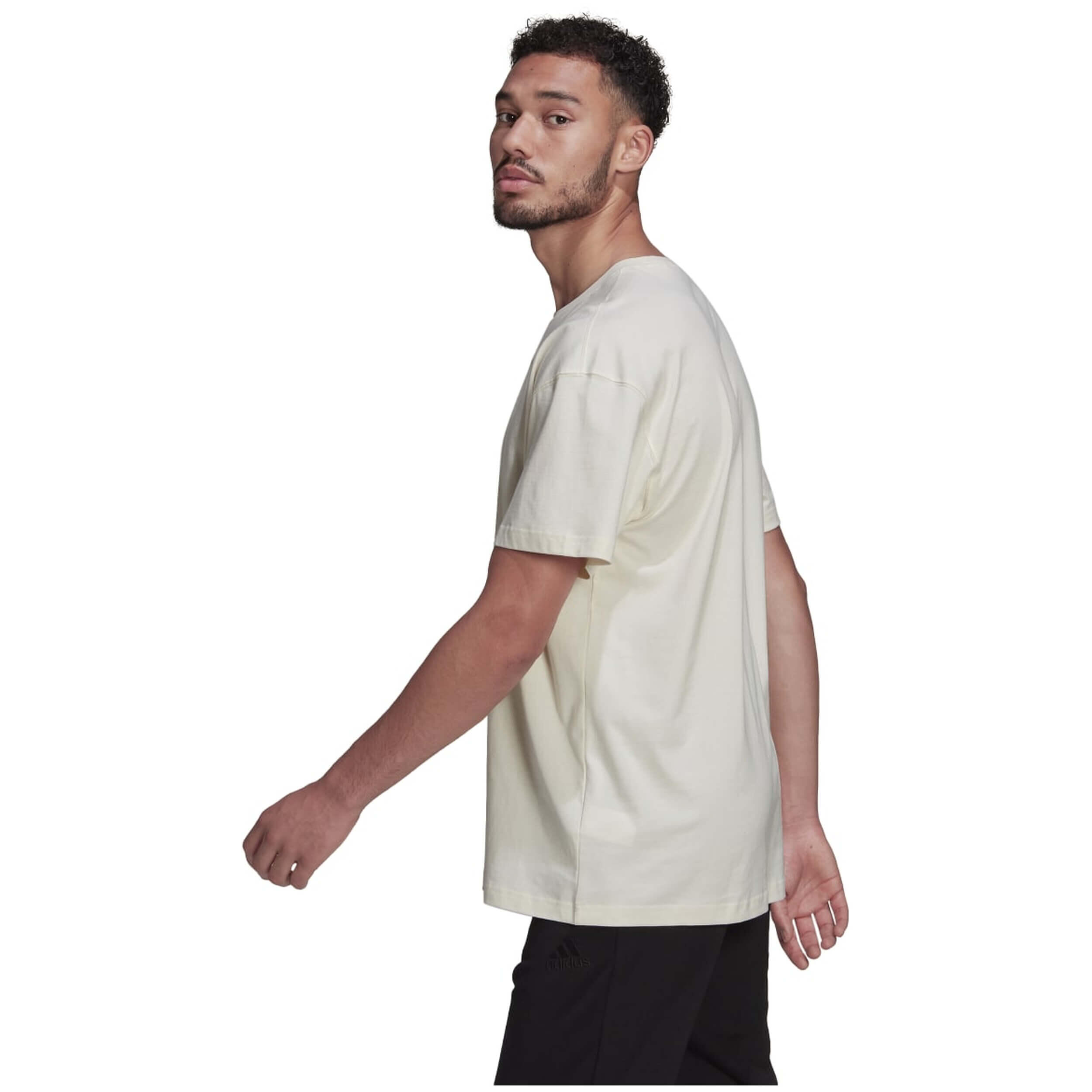 T-shirt Adidas modèle HE4368 pour homme 3/4
