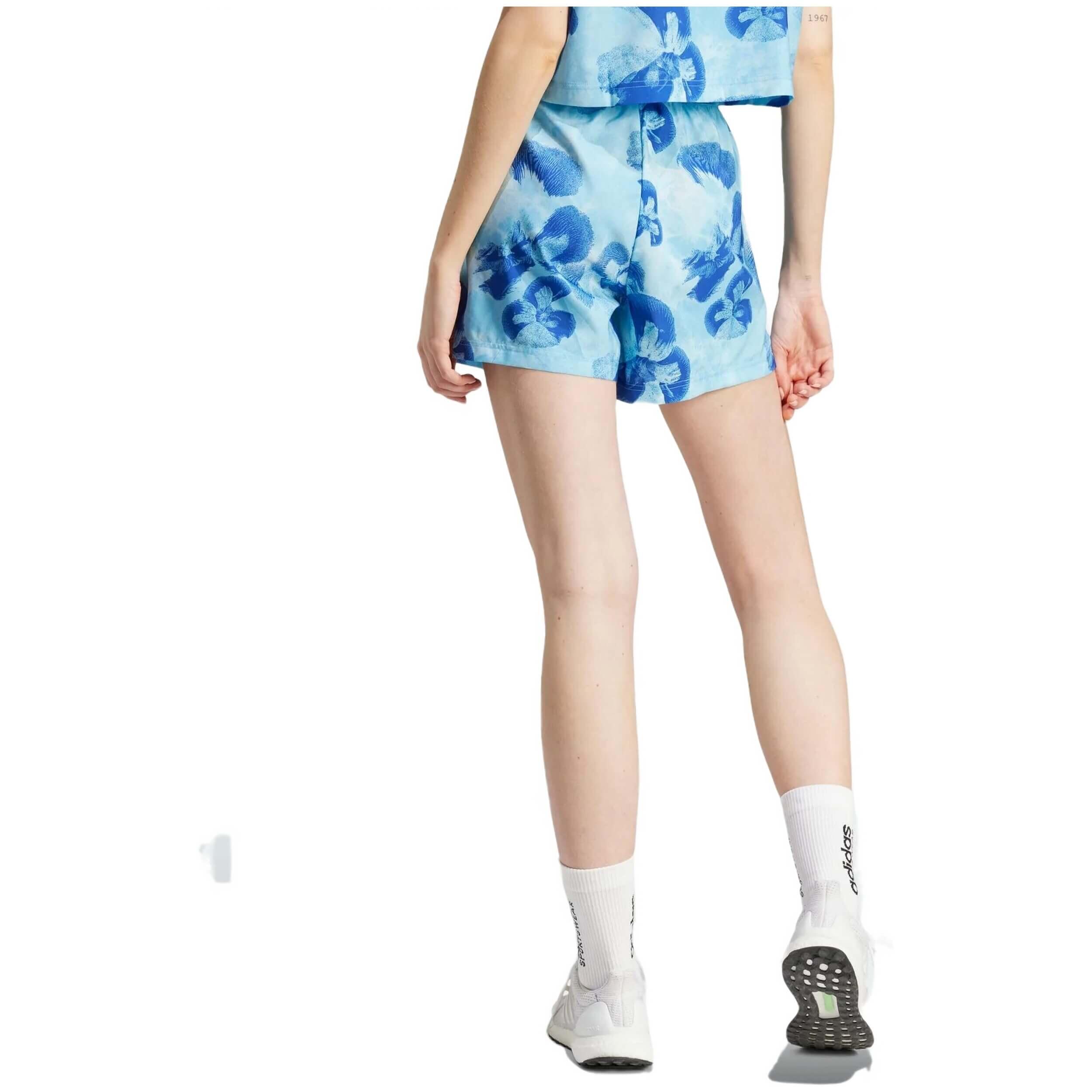 Pantaloncini Adidas modello IS4254 per donne 2/5