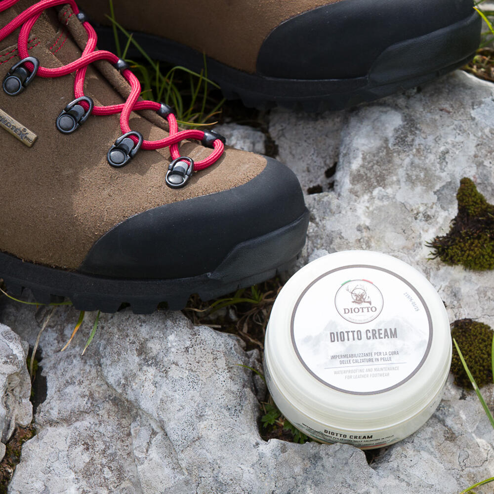 Crema para cuidado y mantenimiento de botas de piel DIOTTO 2/3