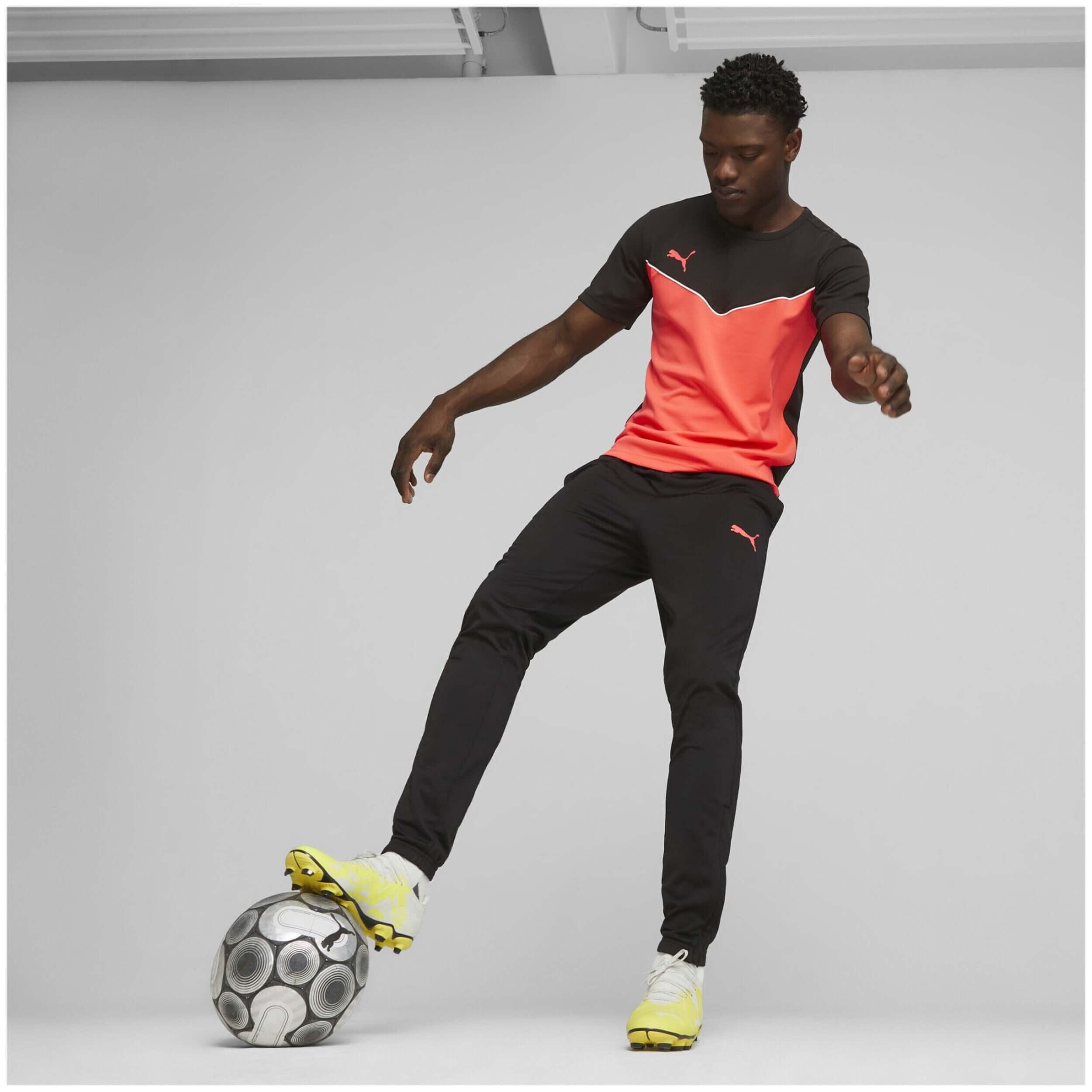 Scarpe da calcio Puma modello 107377-04 per uomini 4/5