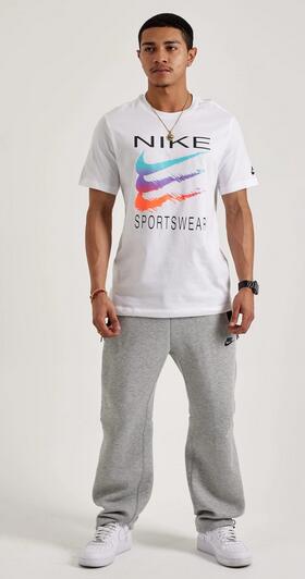 T-shirt uomo nike sportswear graphic swoosh - bianco 4/4