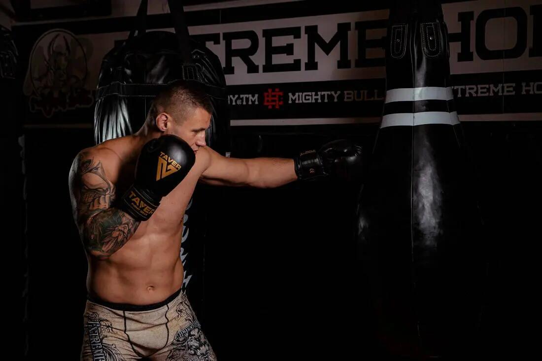 Rękawice bokserskie sparingowe TAVER Gold DBX Bushido 6/7