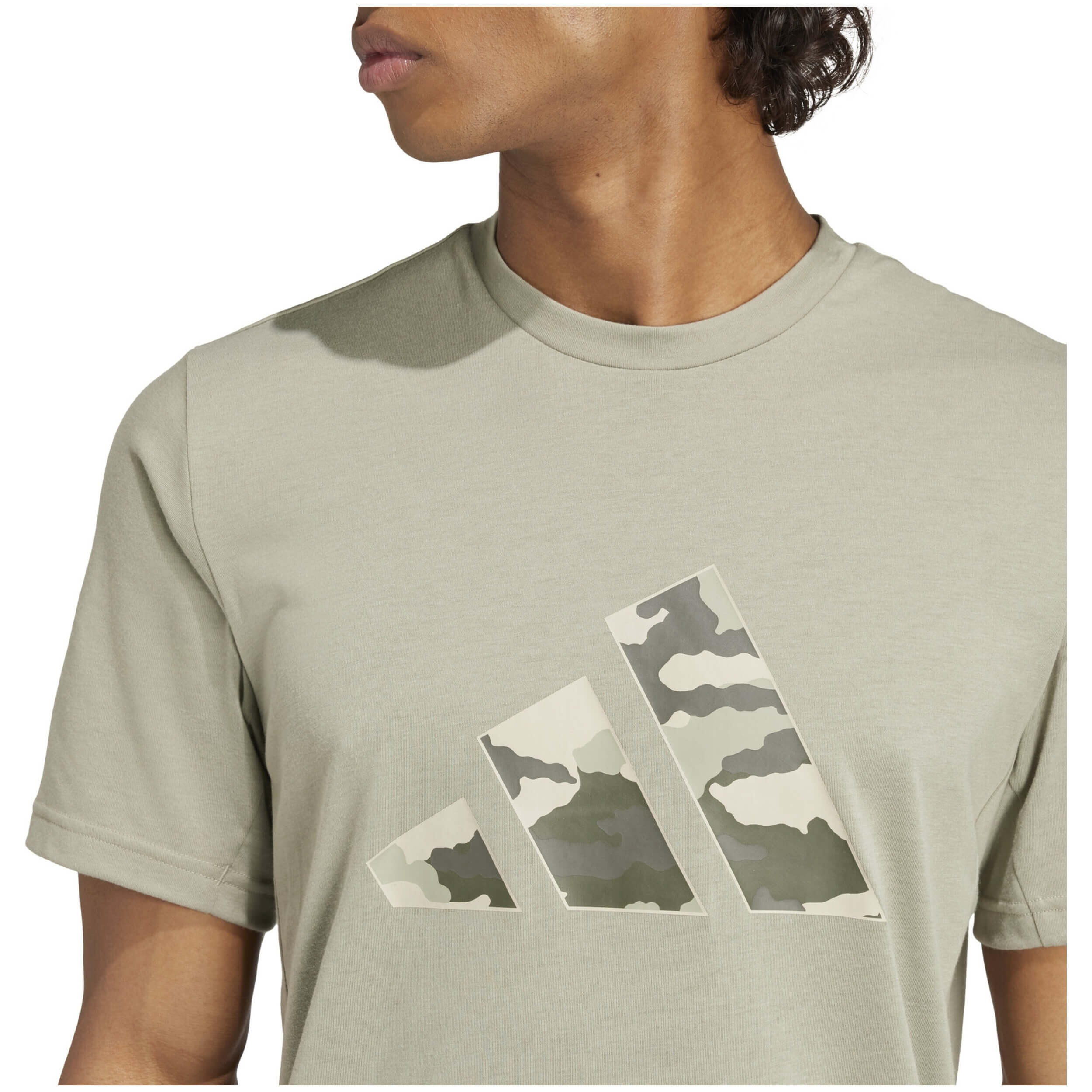 Camiseta de manga corta Adidas Train Essentials Camo Graphic Logo para hombre 5/5