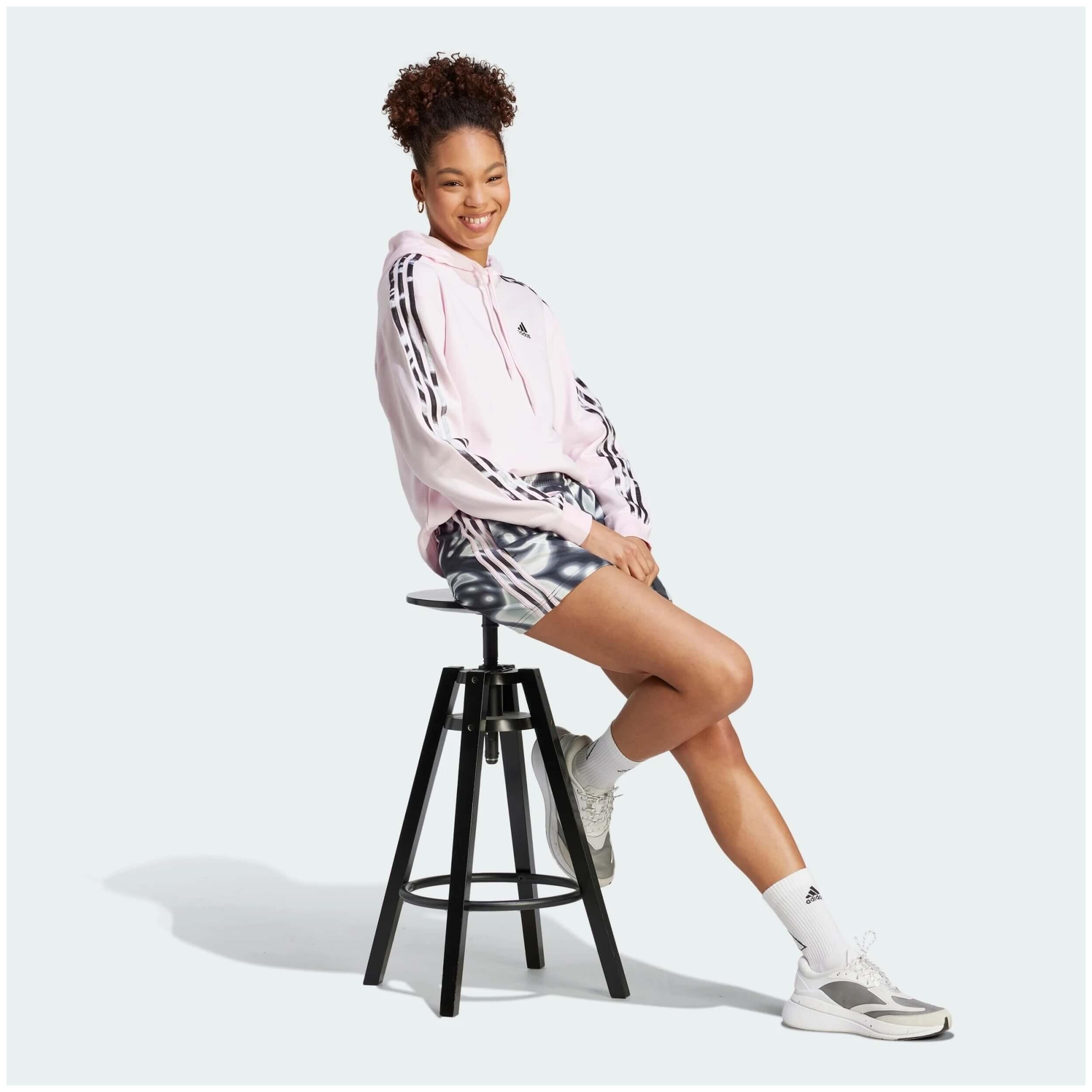 Sweat à capuche Adidas modèle IL5873 pour femmes 3/5