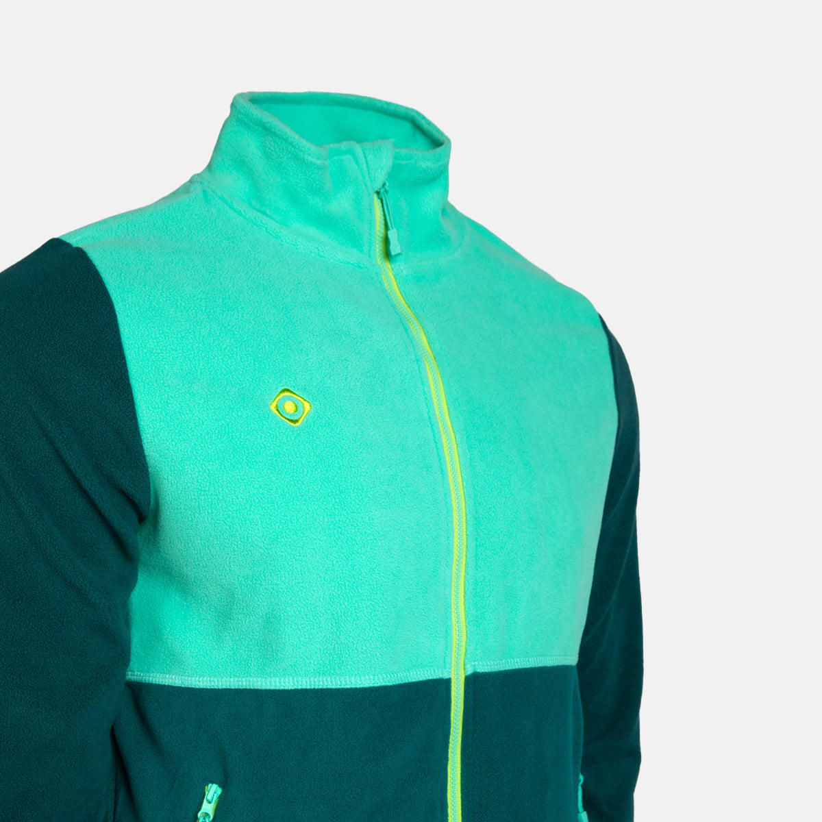 Giacca Padru II M: cappotto in morbido pile, collo alto e tasche 3/4