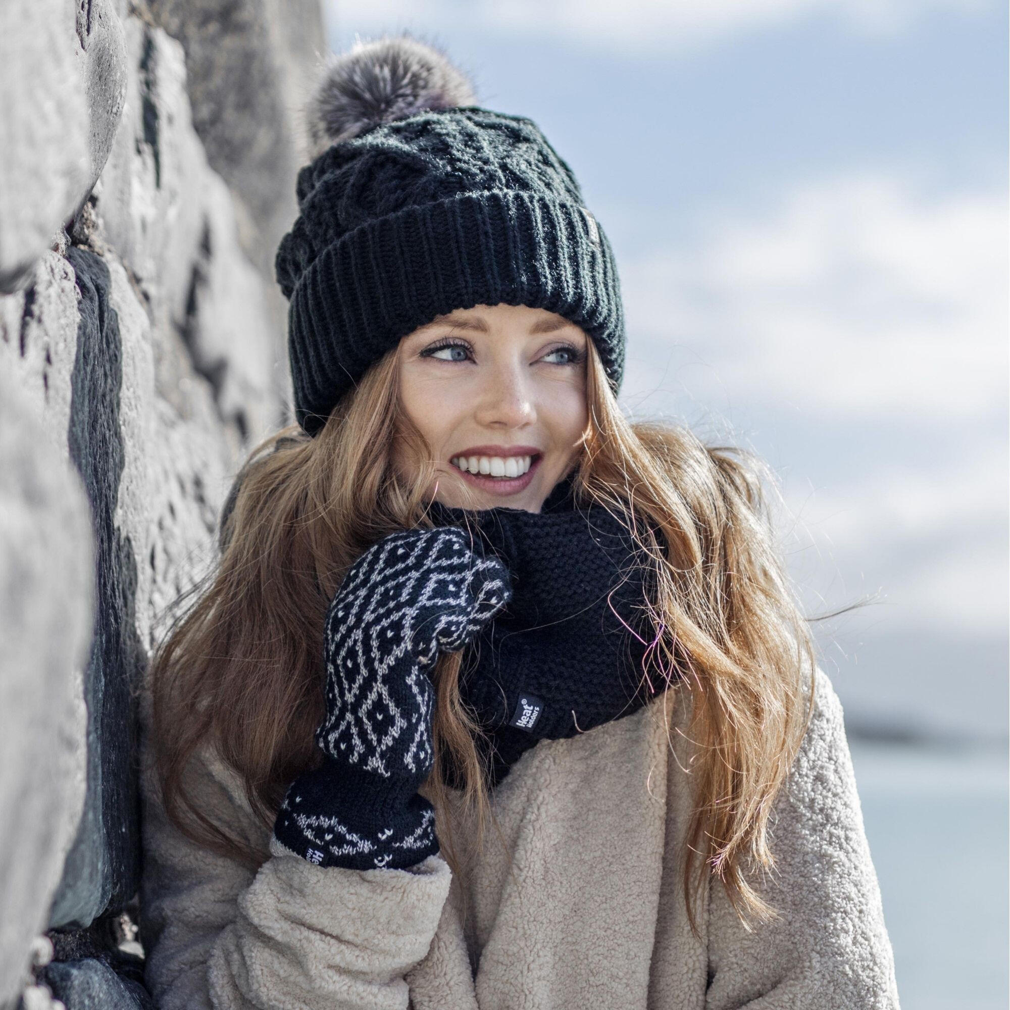 Ladies Knitted Turnover Cuffed Pom Pom Beanie Hat with Bobble 4/5