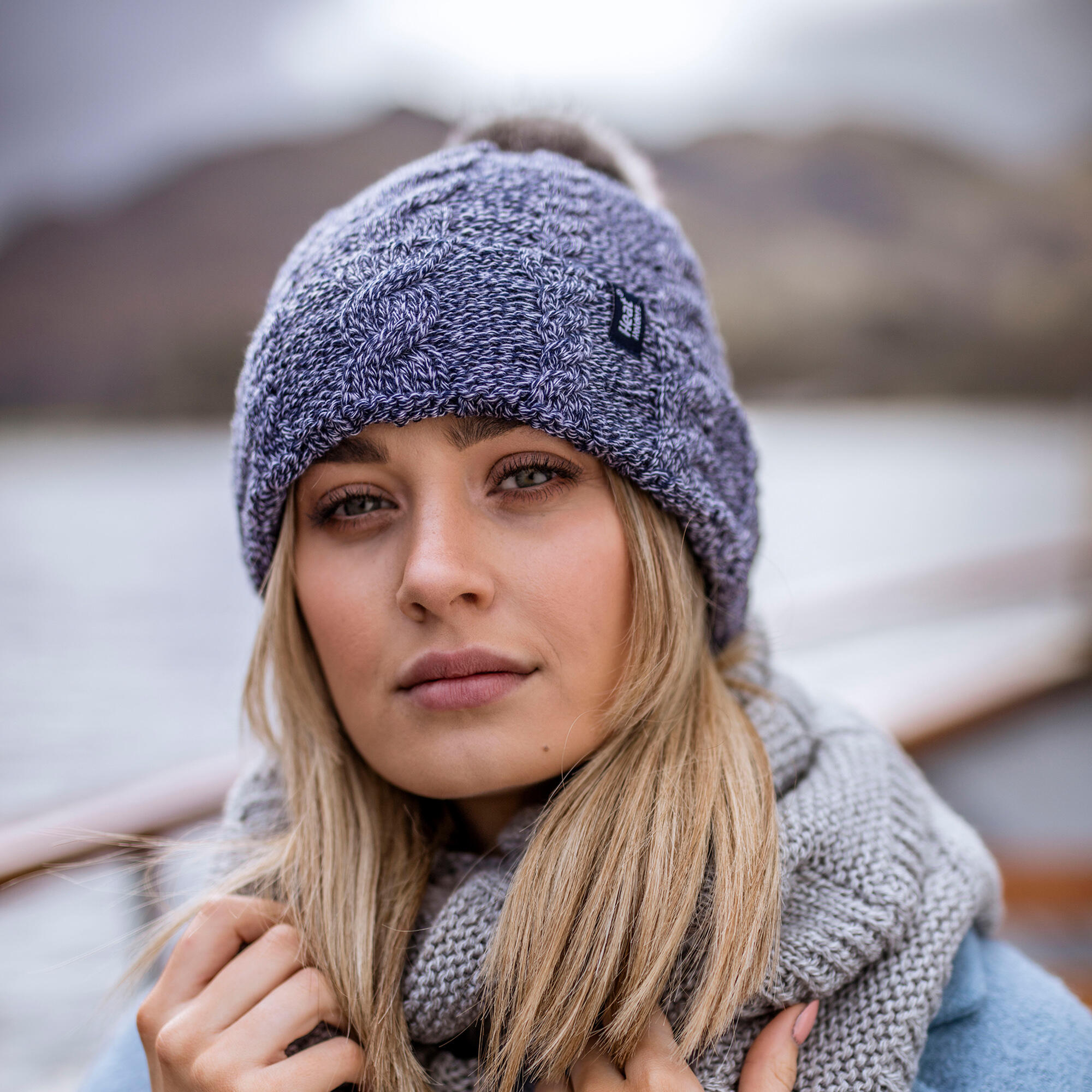 Ladies Cable Knit Fleece Lined Thermal Winter Bobble Hat with Pom Pom 5/5