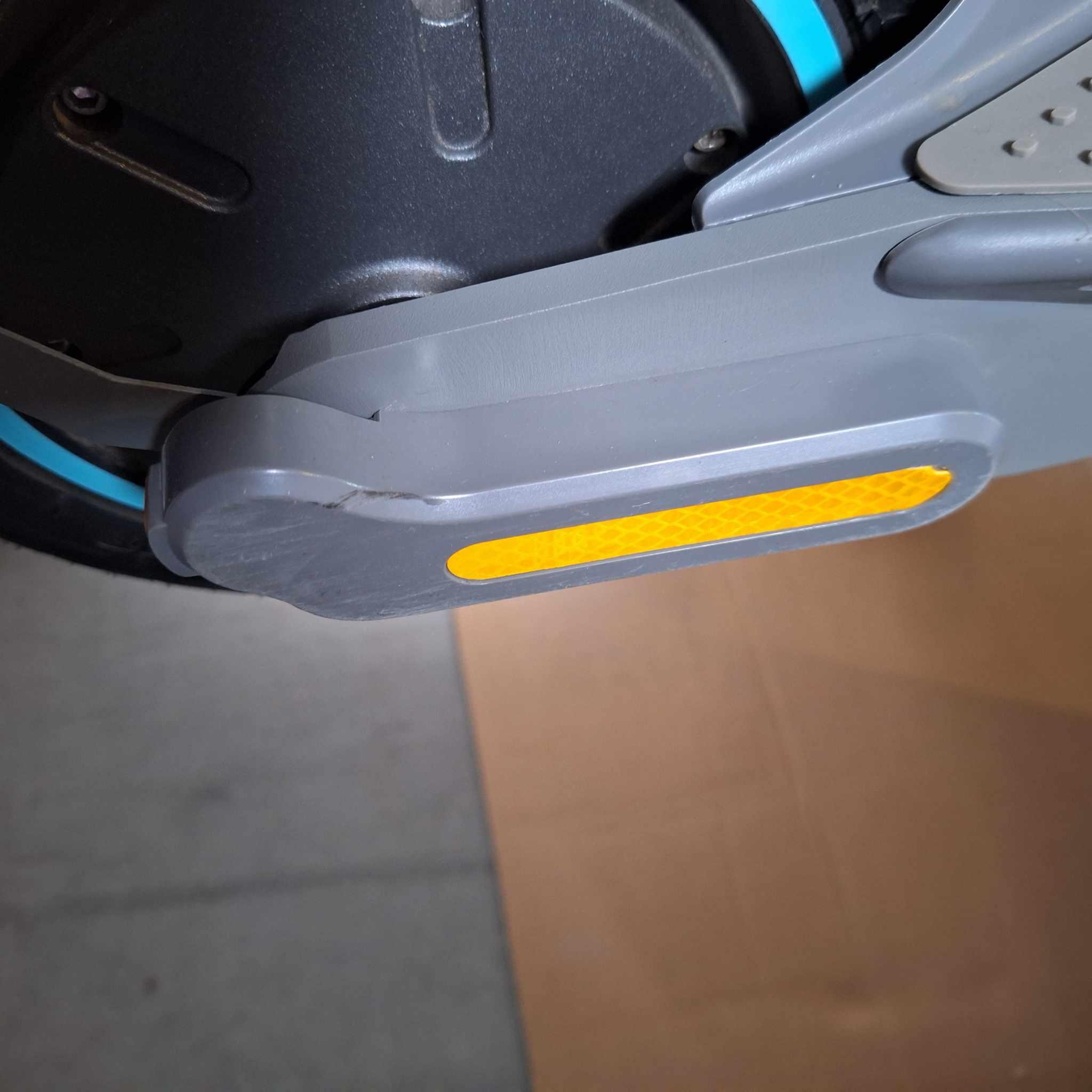 Second Life- Hulajnoga elektryczna Motus Scooty 10 Gen5 350W - stan bardzo dobry 2/5