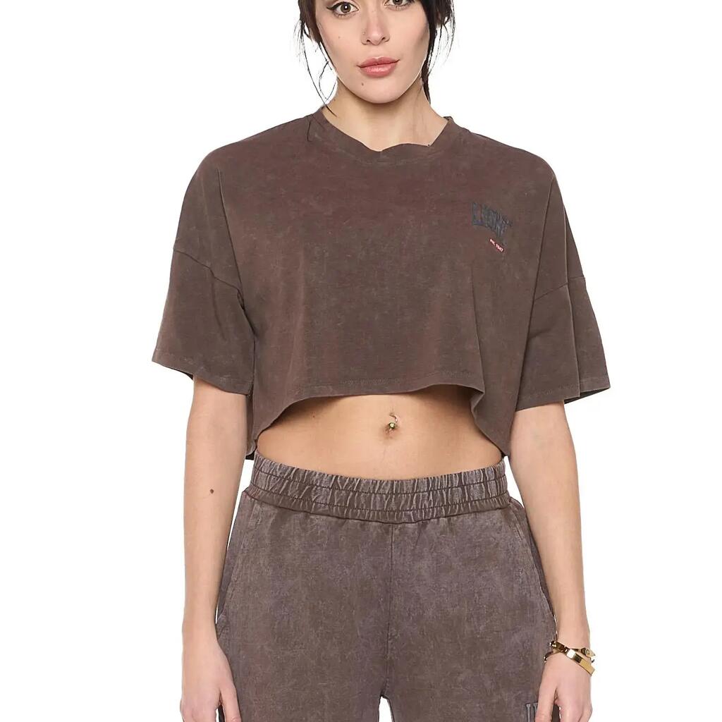 Woman over t-shirt short sleeves Gen Z