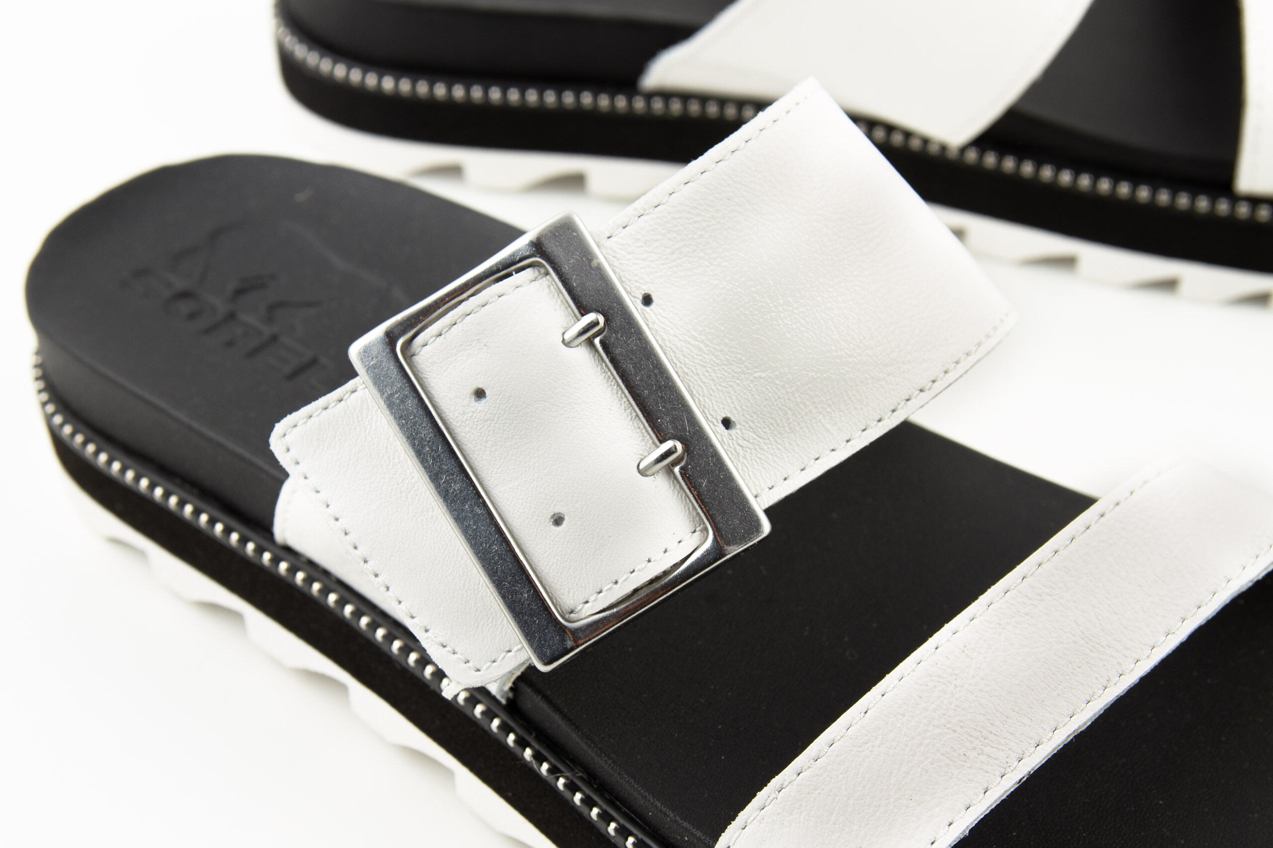 Chanclas Sorel Roaming de piel para mujer 4/7