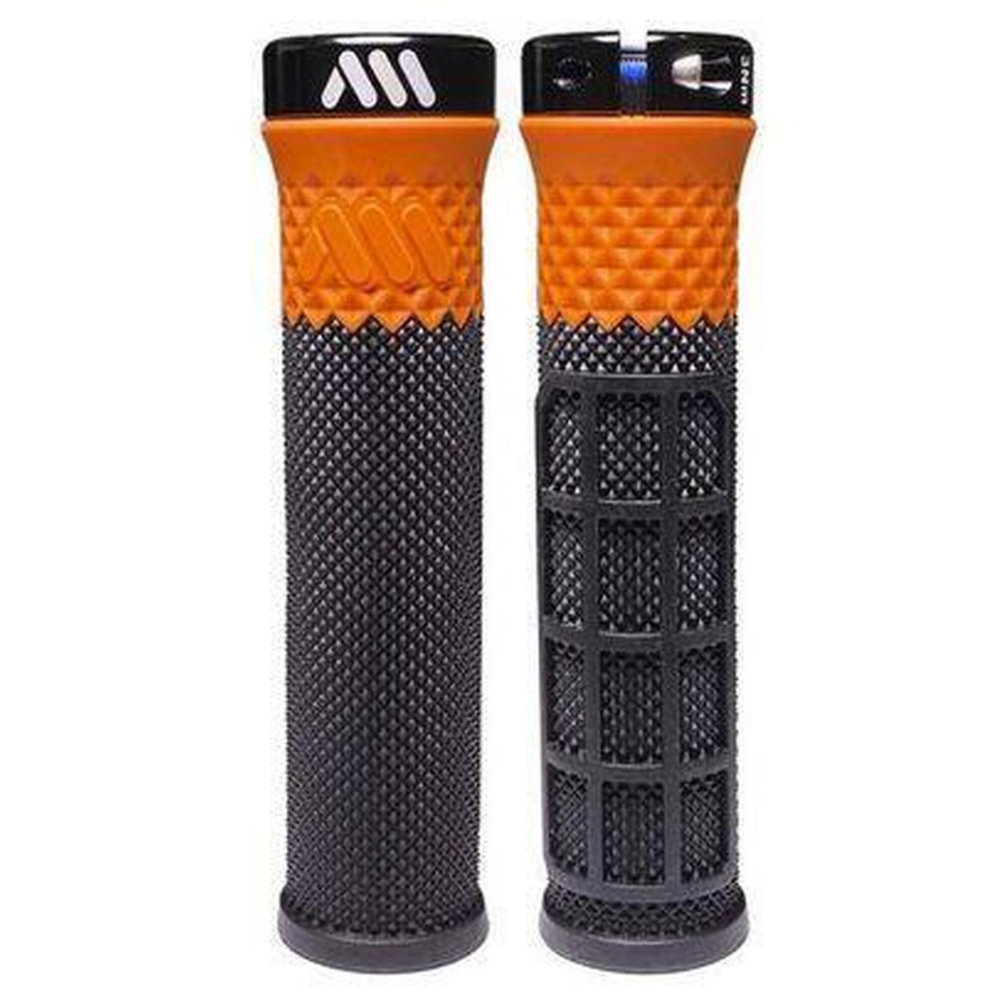 Paire de Grips All Mountain Style Cero Noir / Orange      3550€    ALL MOUNTAIN STYLE Paire de Grips All Mountain Style Cero Noir / OrangeVendu exclusivement en ligne   