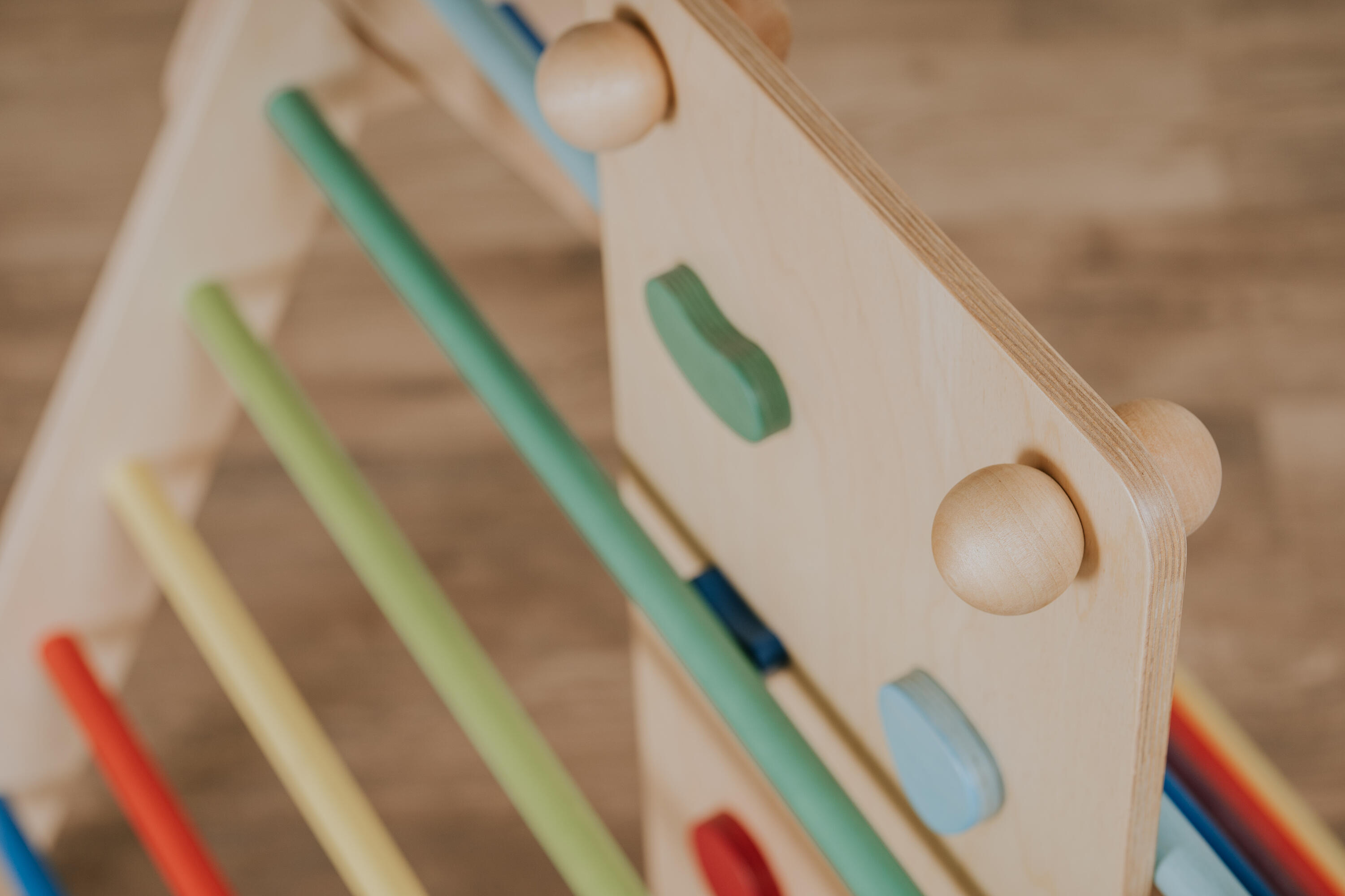 Ensemble de mur suédois et Triangle de grimpe 2-en-1  Montessori,  Coloré 5/8
