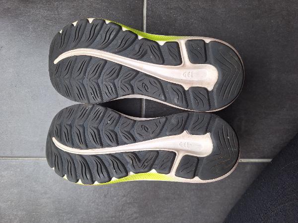 Entre Particuliers - Chaussures de course Asics taille 35 2/4