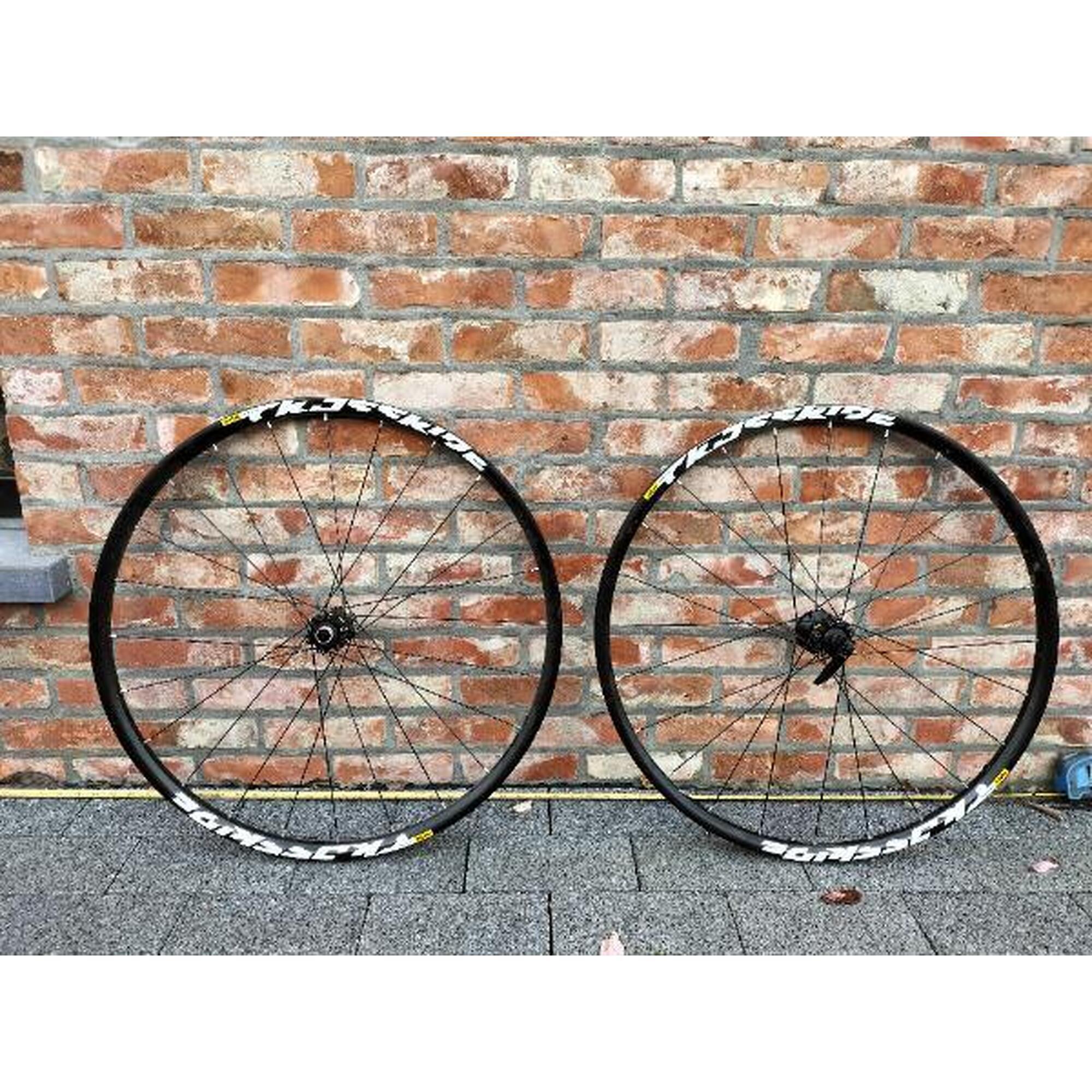 Entre Particuliers - MAVIC CROSS RED FTS - X 6 BOLT WHEEL SET Entre particuliers      9540€    MAVIC Entre Particuliers - MAVIC CROSS RED FTS - X 6 BOLT WHEEL SETVendu exclusivement en ligne   