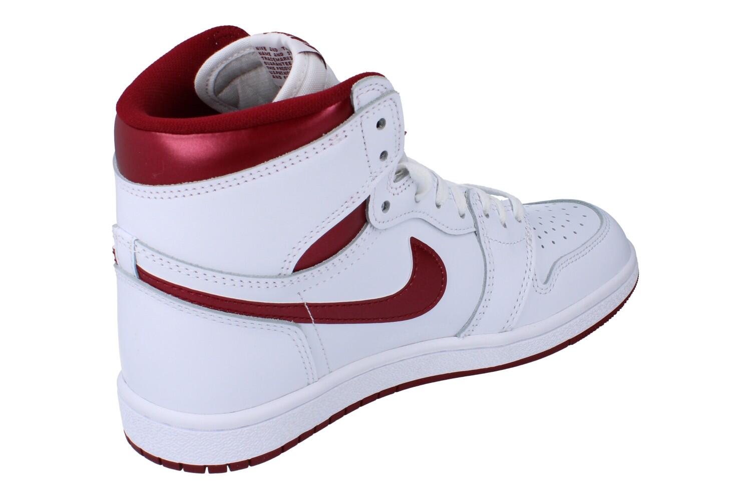 Jordan 1 Retro High '85 OG Metallic Burgundy 3/6