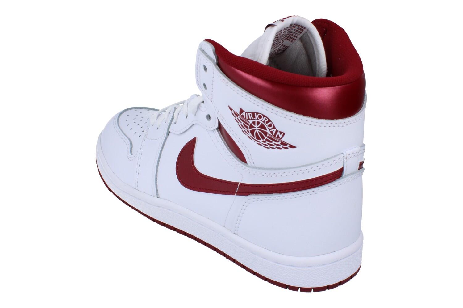 Jordan 1 Retro High '85 OG Metallic Burgundy 2/6