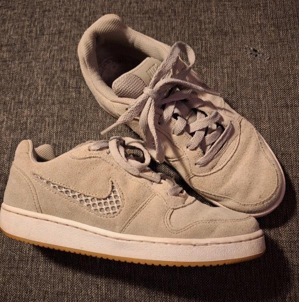 NIKE picture