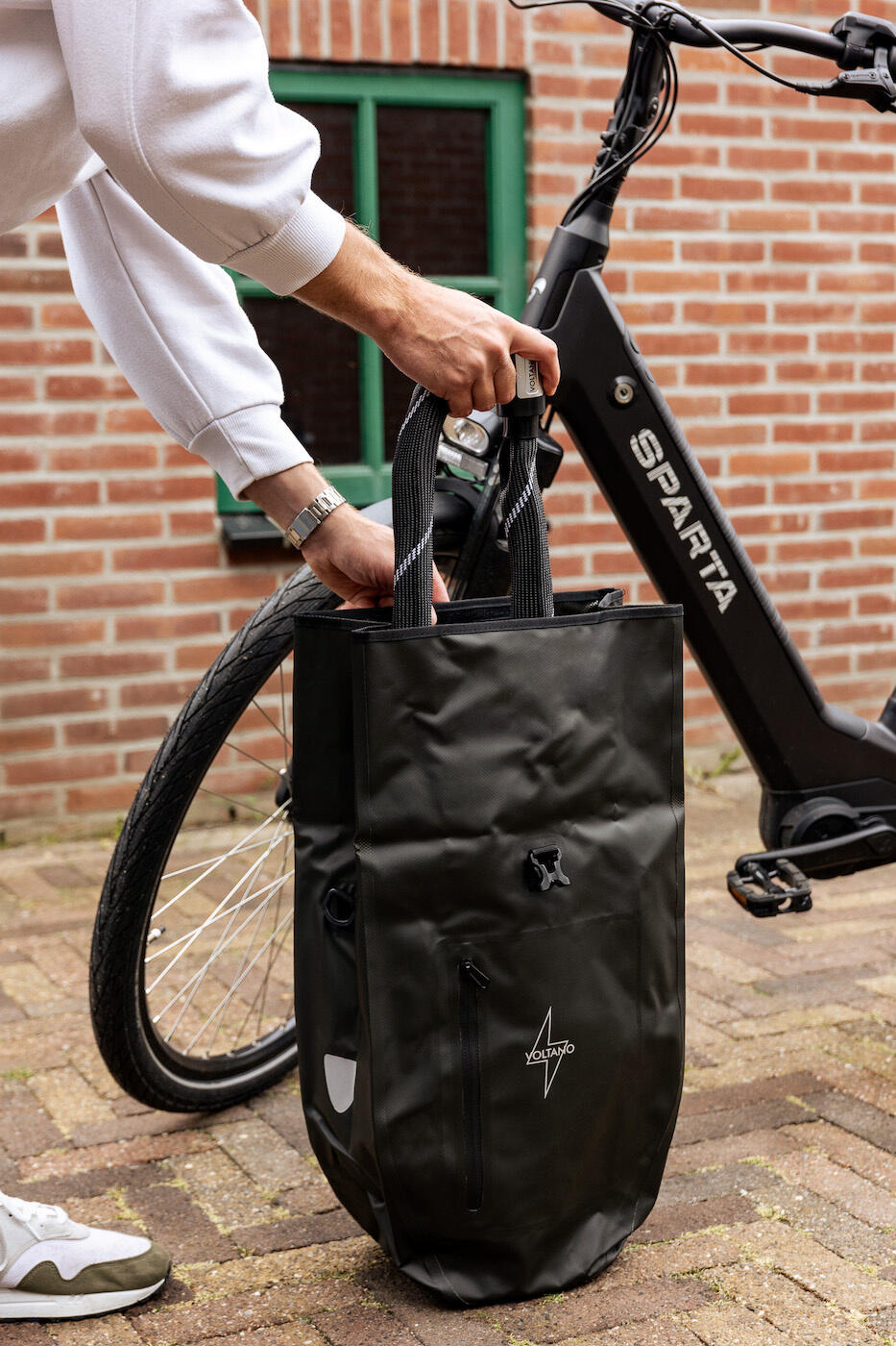 Voltano Luxe Fietstas 28L - Enkele Pakaftas - Zwart - 100% Waterdicht 4/7