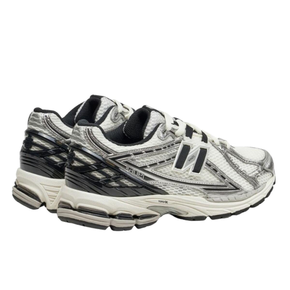 Scarpe  1906R Silver Black 3/4