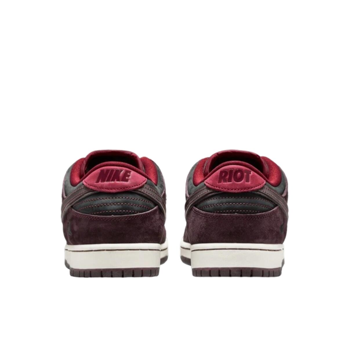 Chaussures  SB Dunk Low Riot Skateshop 3/6