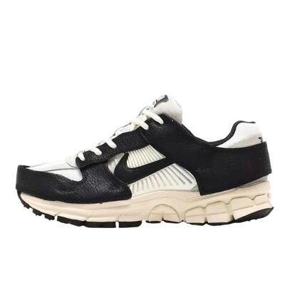 Zapatillas Zoom Vomero 5 Timeless Panda Dunk