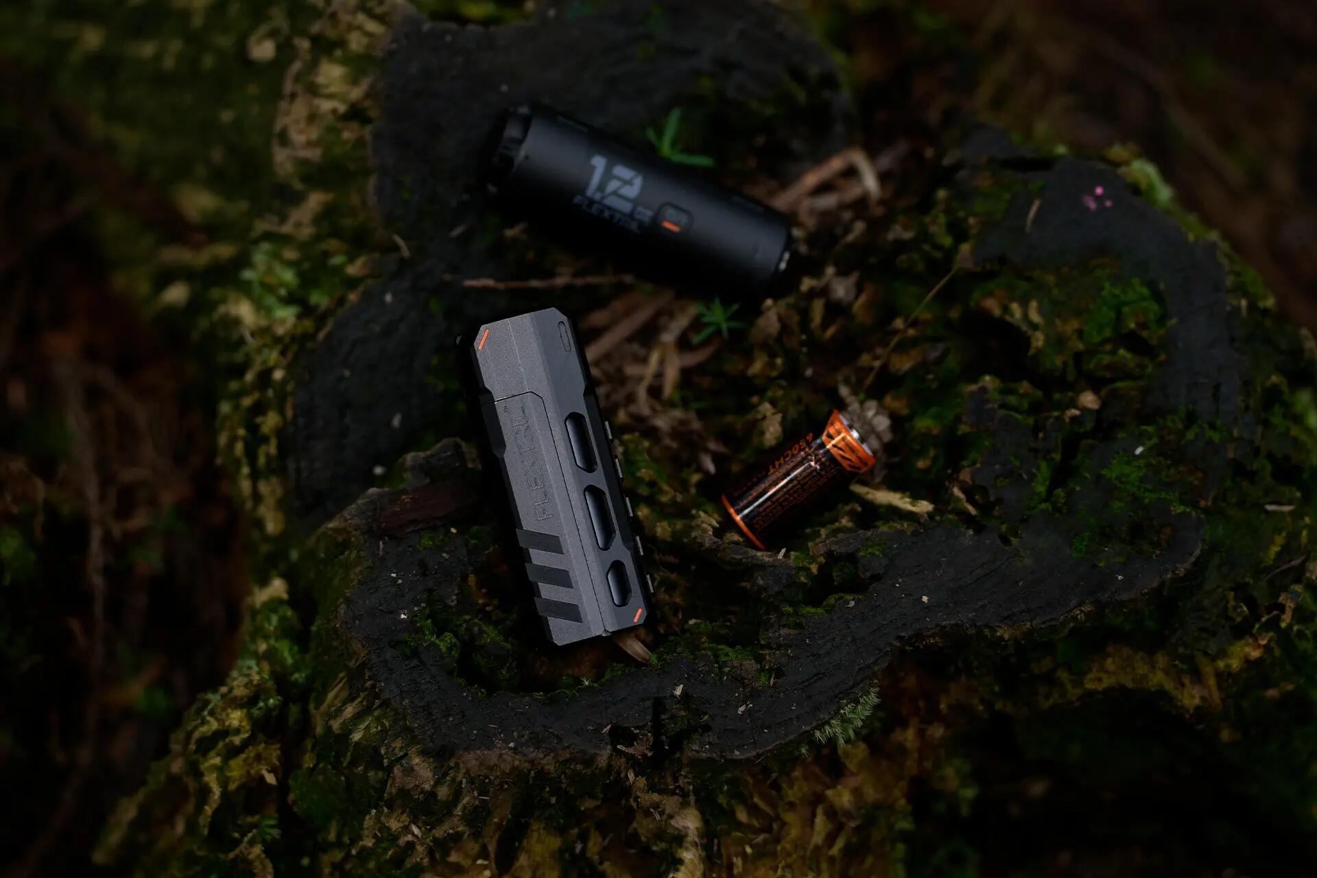 Torche - 1200 lumens - Autonomie de la batterie 200 heures - Noir 4/7