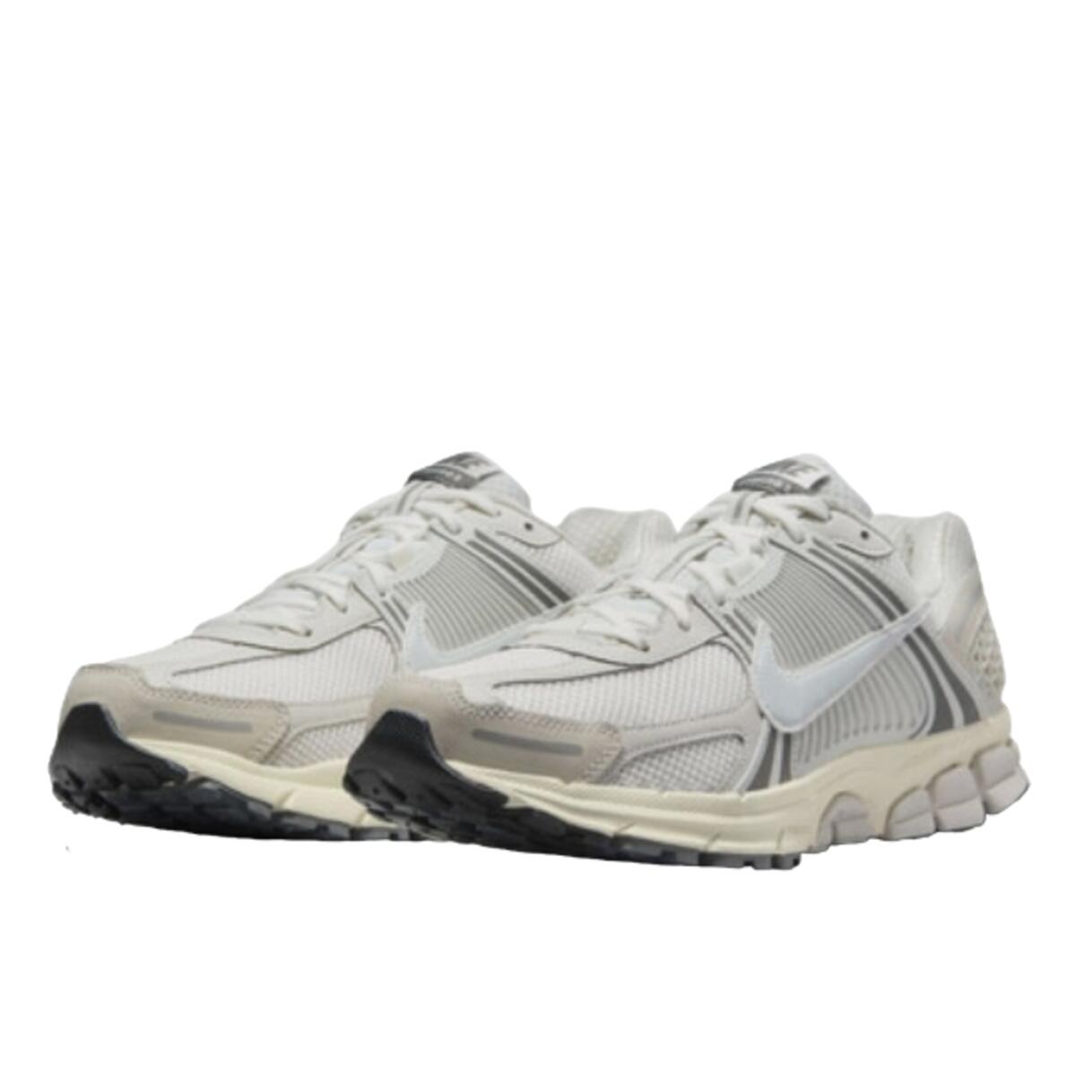 Schoenen  Zoom Vomero 5 Platinum Tint 2/3