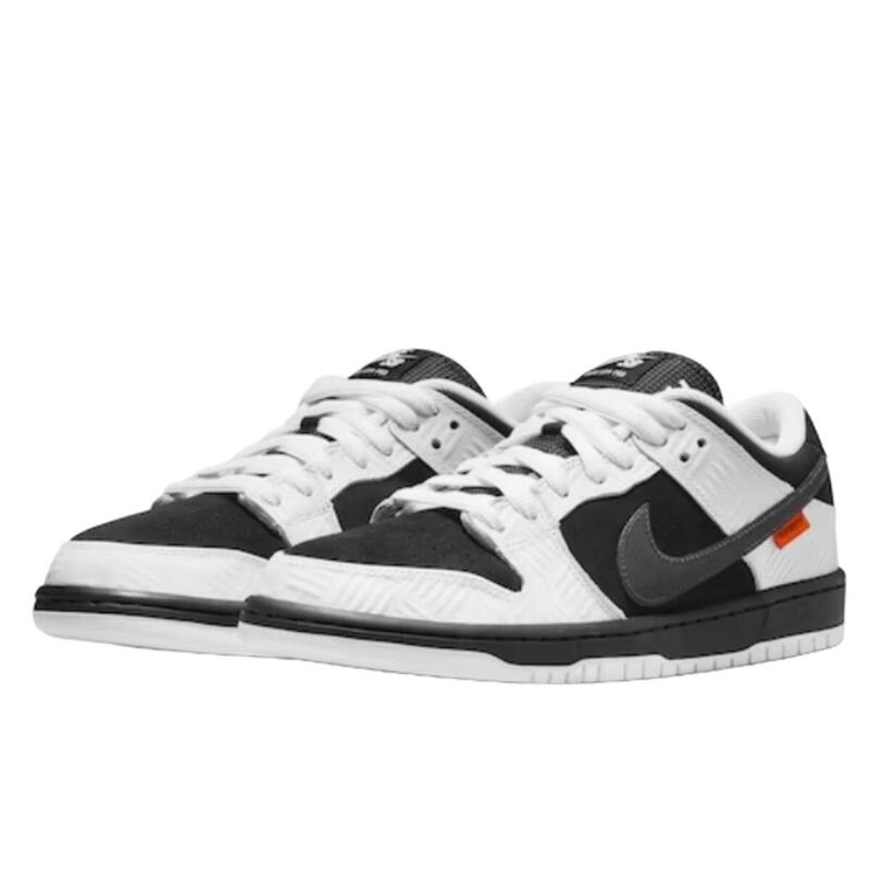 SB Dunk Low x TIGHTBOOTH®︎