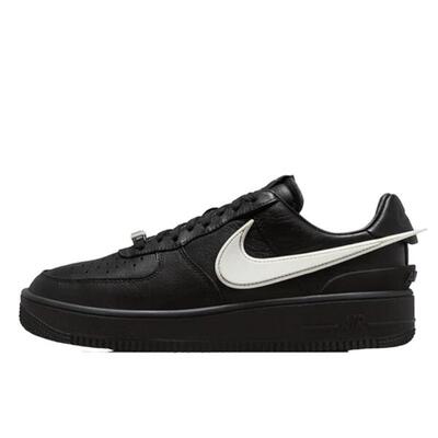 Schoenen air force 1 low ambush black