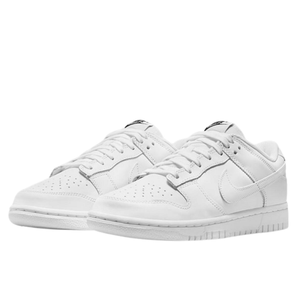 Dunk Low Triple White (2021) 2/3
