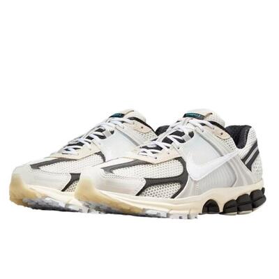Zapatillas Vomero 5 Supersonic Light Bone Black