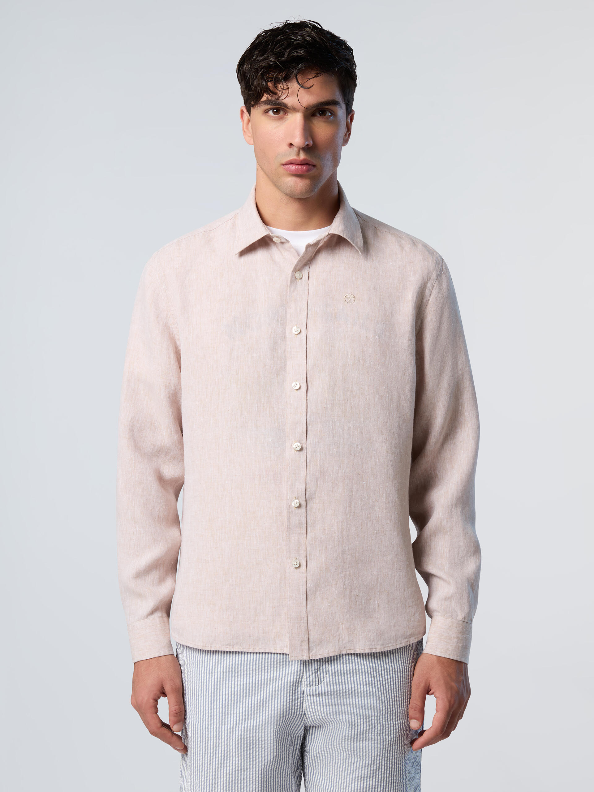 camisa de lino con logo bordado para hombre 2/3
