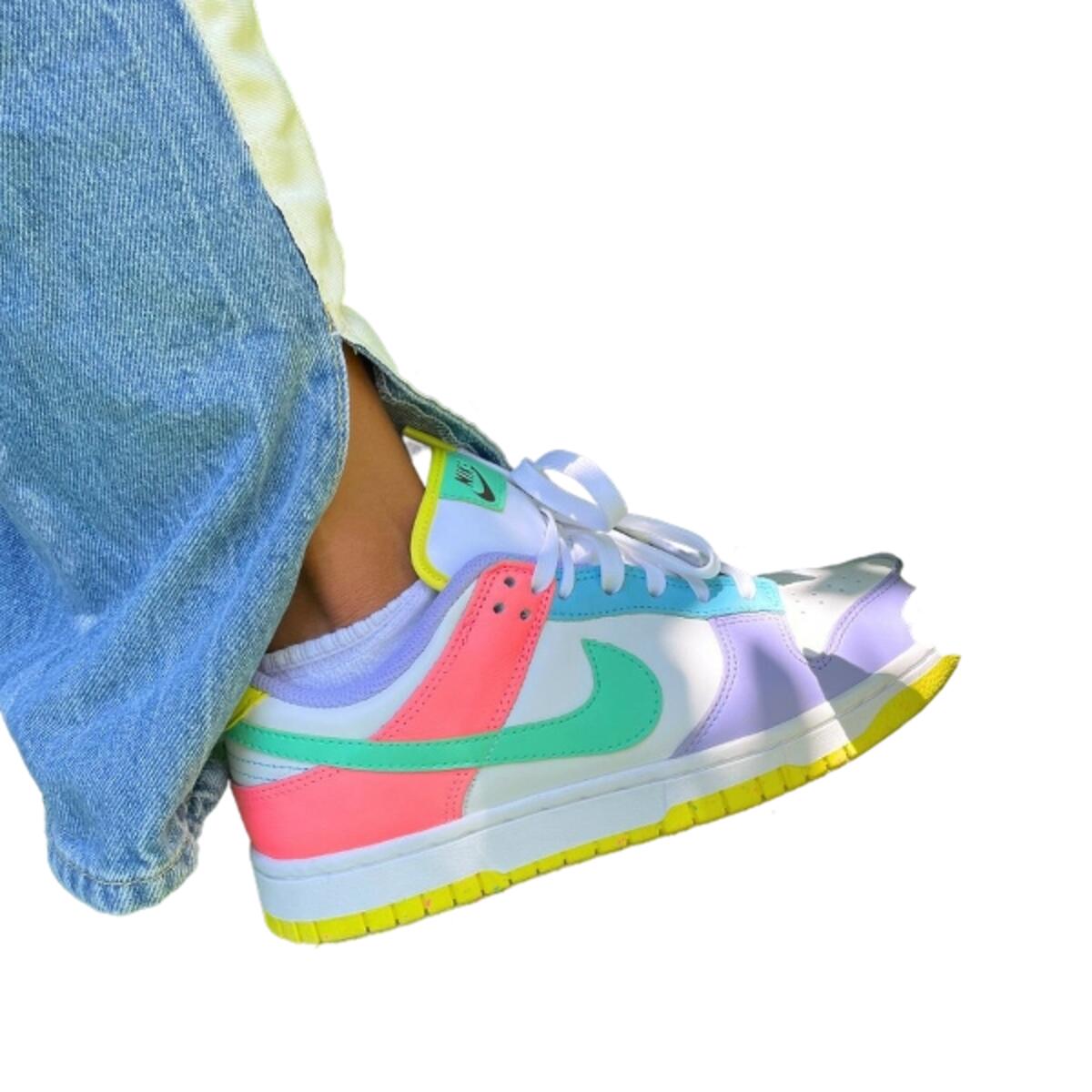 Schoenen  Dunk Low SE Easter 3/4