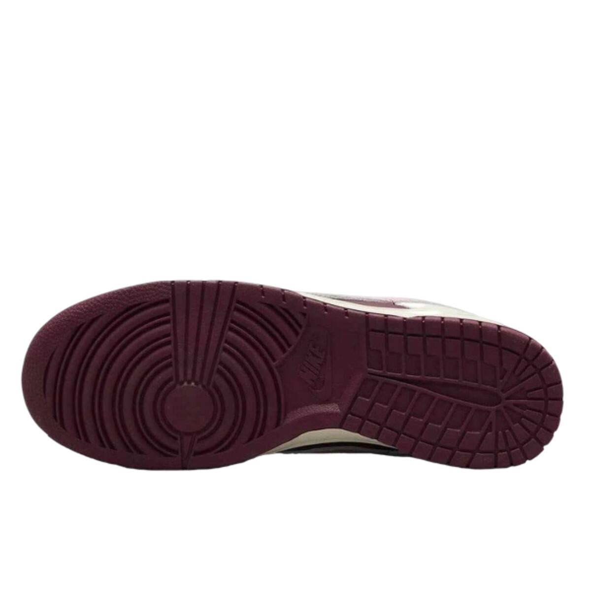 Chaussures  Dunk Low Valentine's Day (2023) 3/3