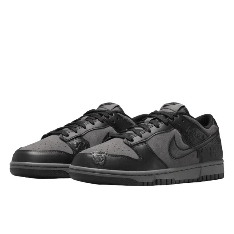 Dunk Low Black Roses