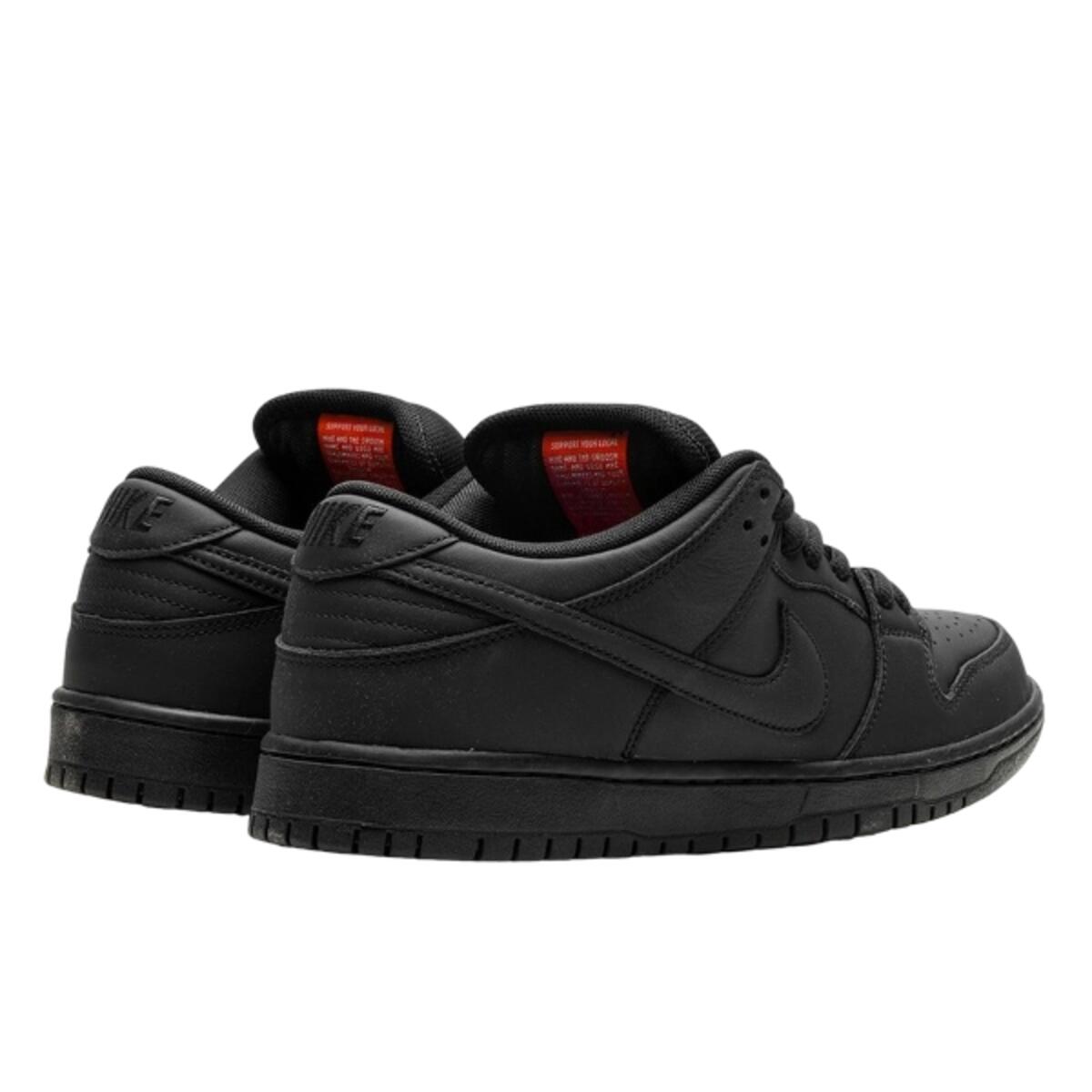 Chaussures  SB Dunk Low Pro Triple Black 3/4