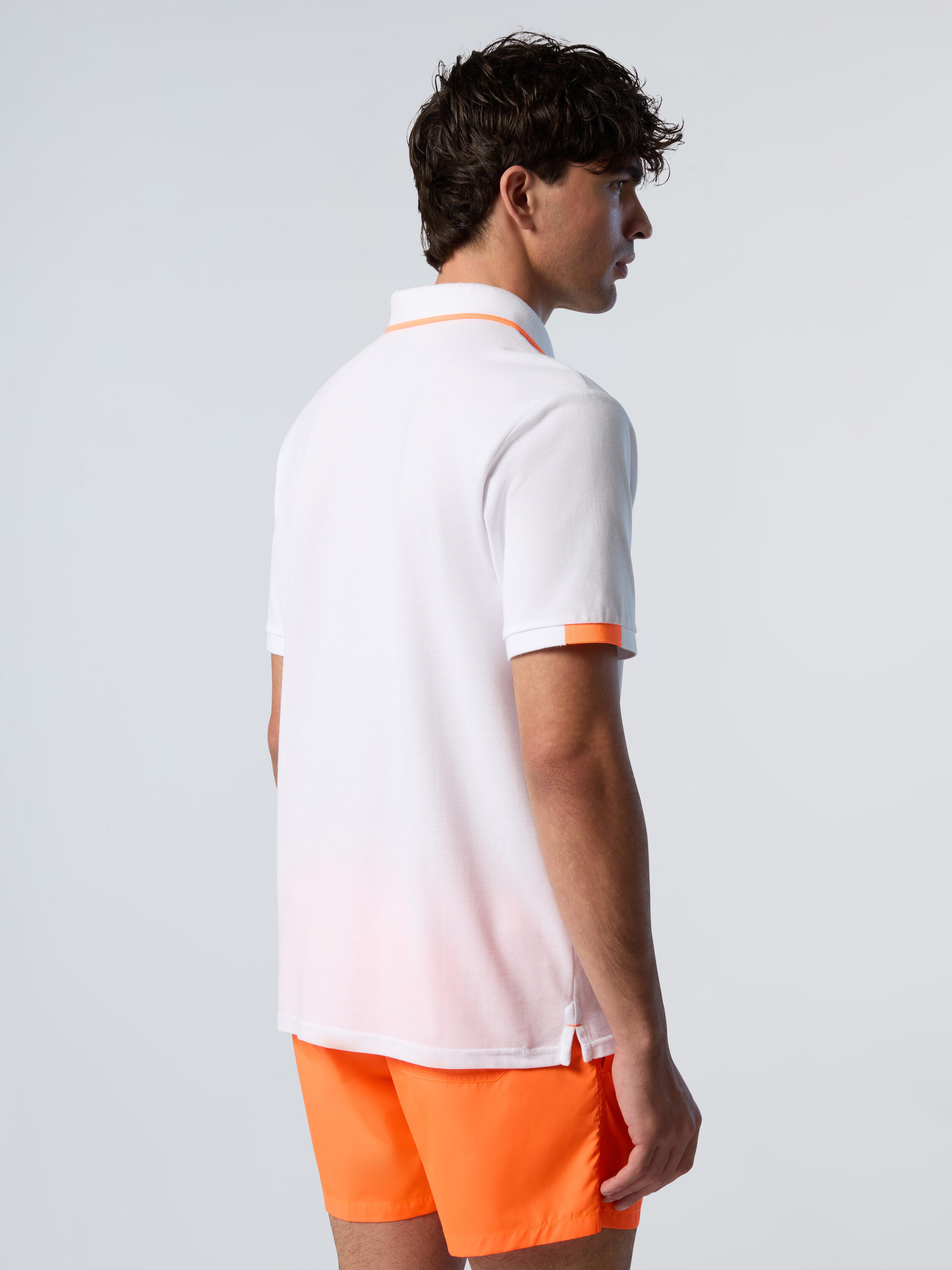 Polo con logo de neón para hombre 2/7
