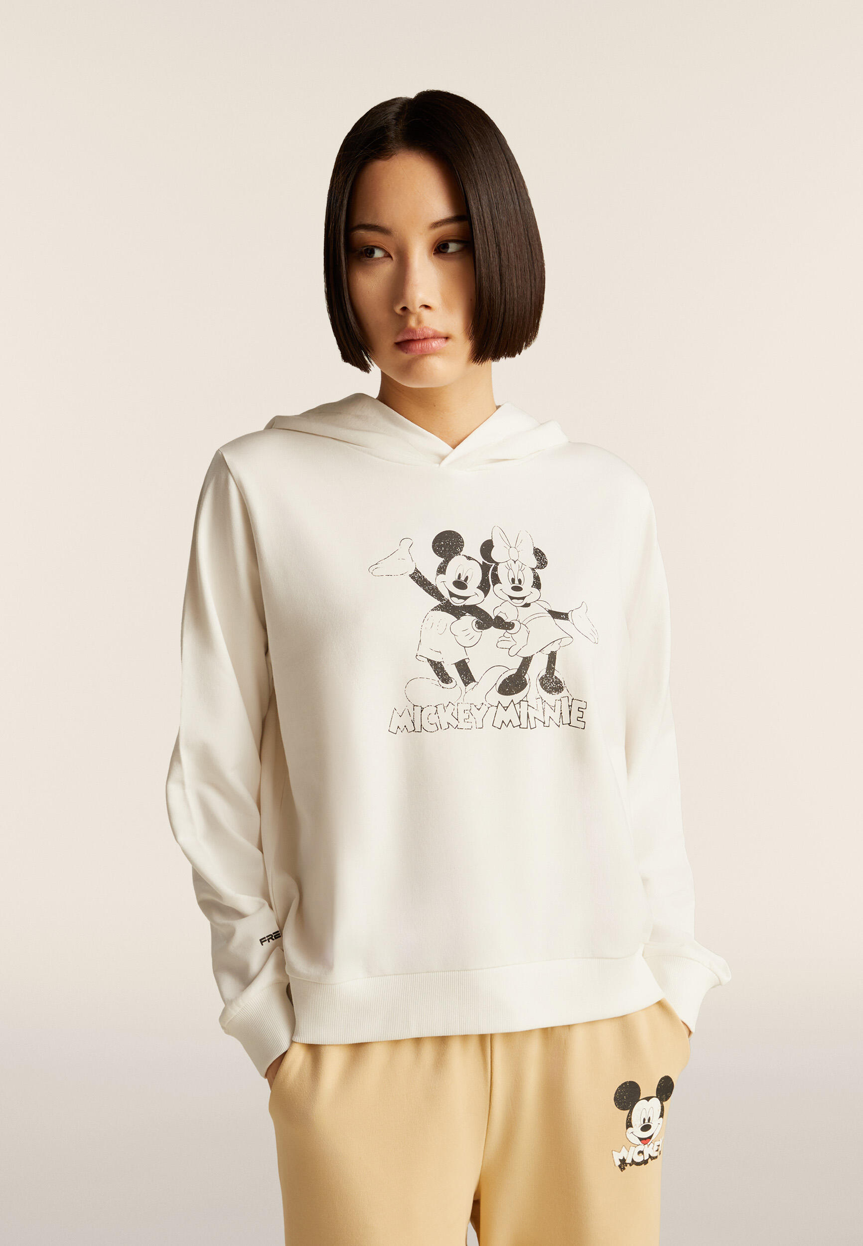 Sudadera comfort fit con capucha de Mickey y Minnie 2/5