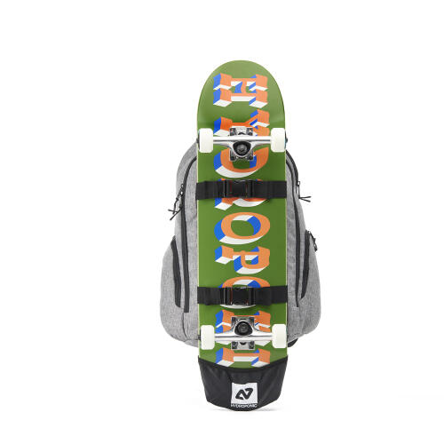 Mochila con cintas porta monopatín 26 litros. Color Gris 5/6