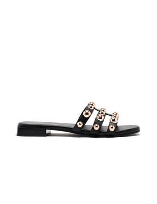 Scarpe da ginnastica da donna Gioseppo con borchie in pelle nera dekorra.