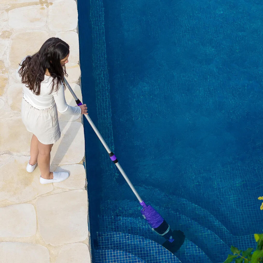 Aspirateur de piscine rechargeable 3/6
