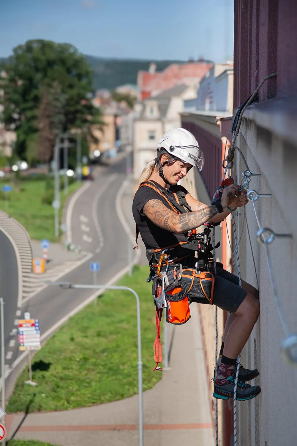 Pohodlná polohovací lavička pro práci ve visu – LEDGE 5/5