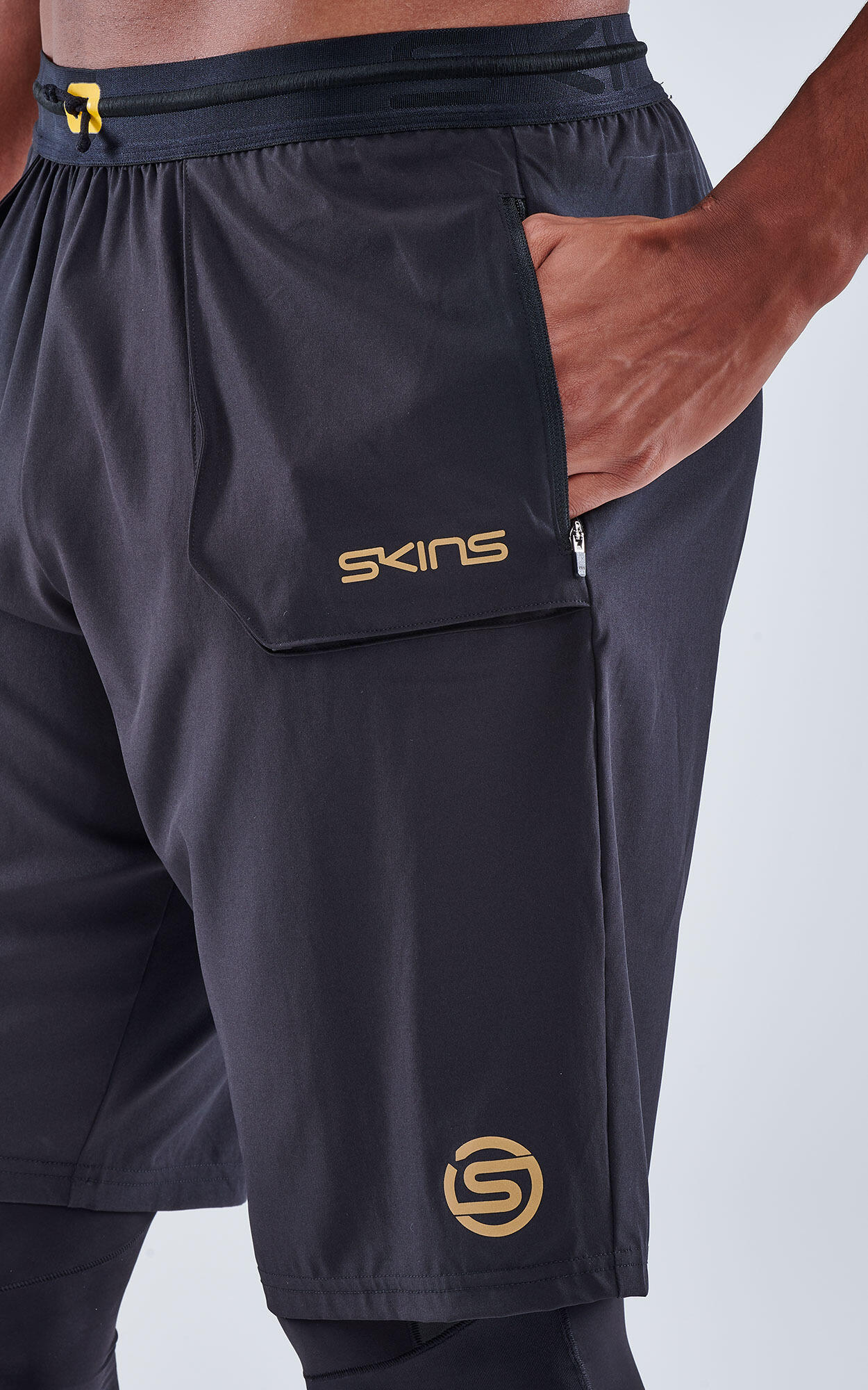 Skins Series-5 Travel & Recovery Mens Black Tight Shorts 4/5