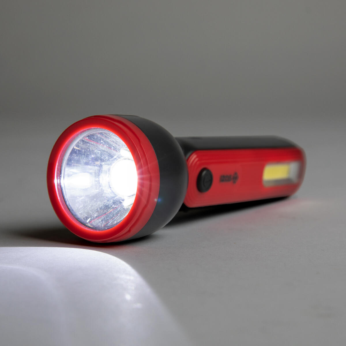 Torcia compatta e ricaricabile BARI II con luce XPE e COB - leggera e portatile 3/4