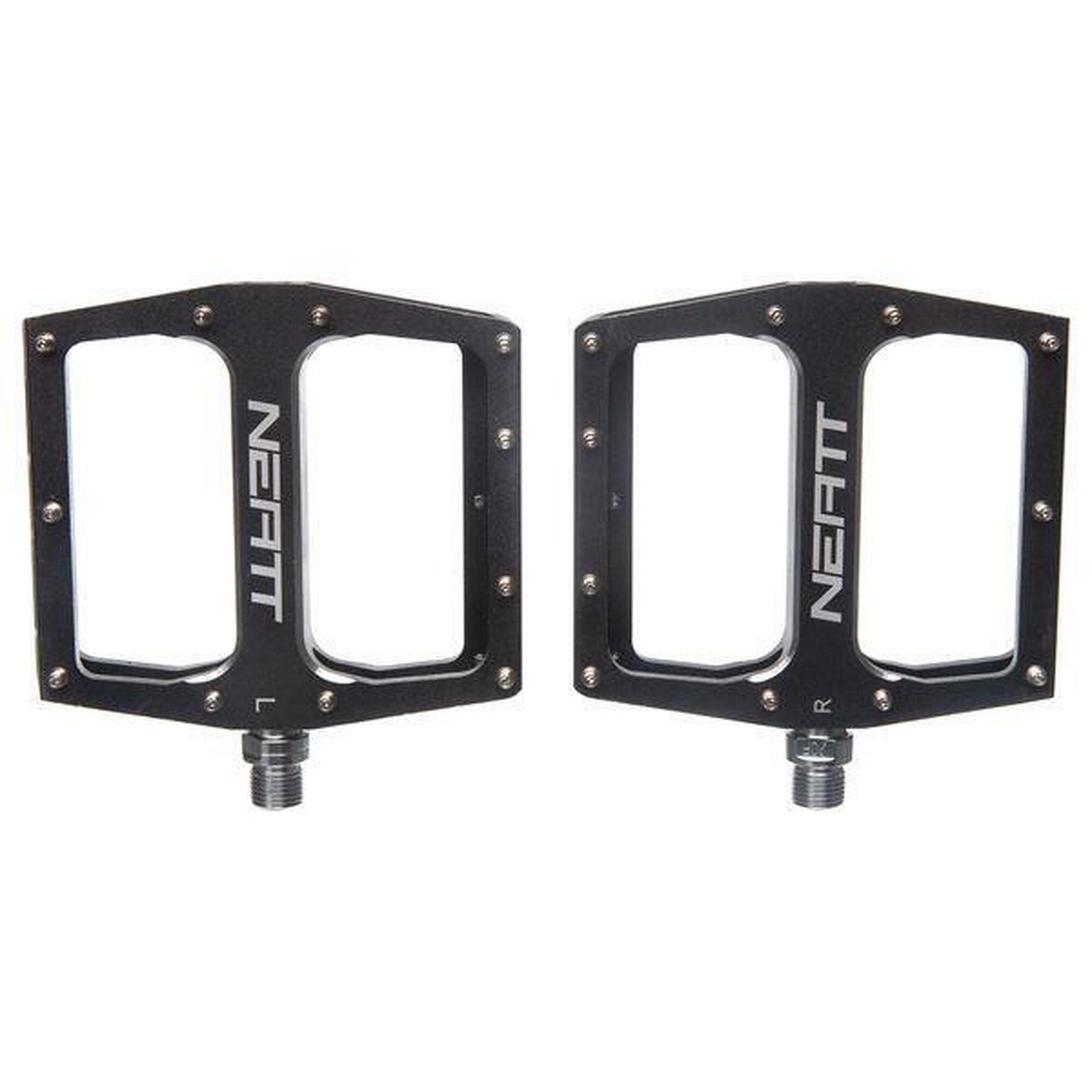 Paire de Pédales Plates Neatt Attack V2 XL 11 Picots Noir      4400€ 4999€ -11%    * La vente débute le 03/07/2025    NEATT Paire de Pédales Plates Neatt Attack V2 XL 11 Picots NoirVendu exclusivement en ligne   