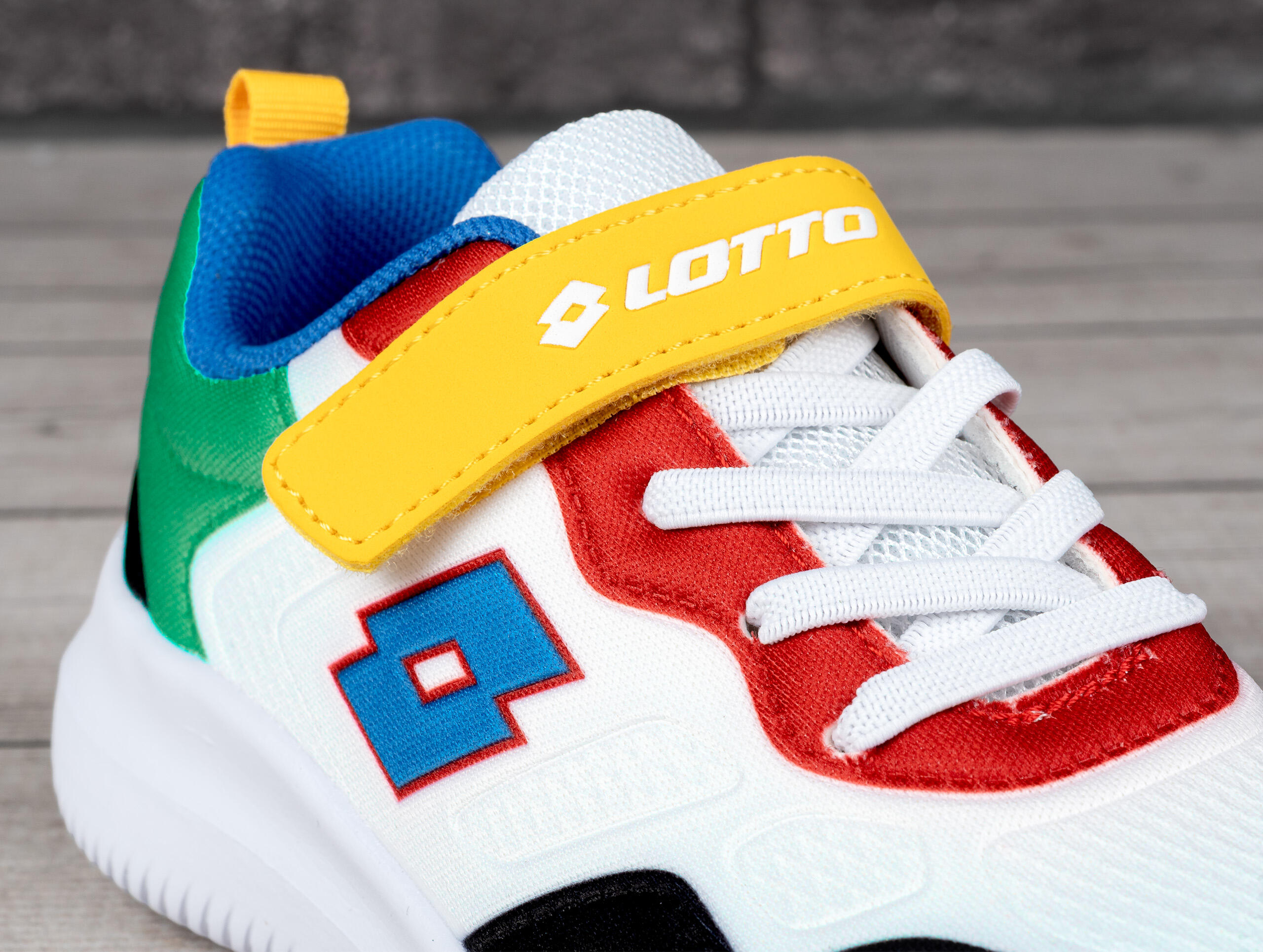 Buty chłopięce sportowe na rzep Lotto RITMO 6/7