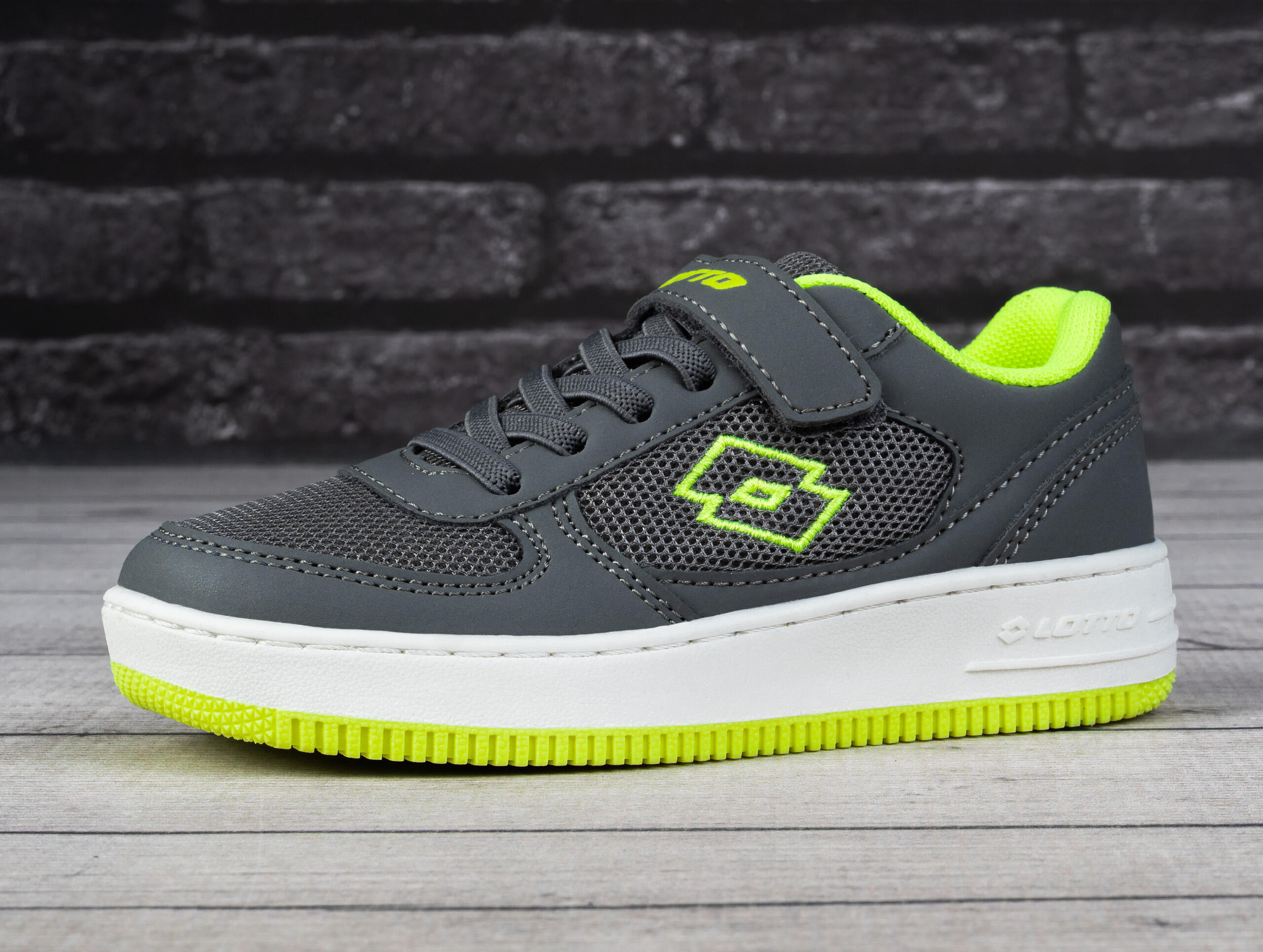 Buty chłopięce sportowe Lotto FLUGO K 3/7