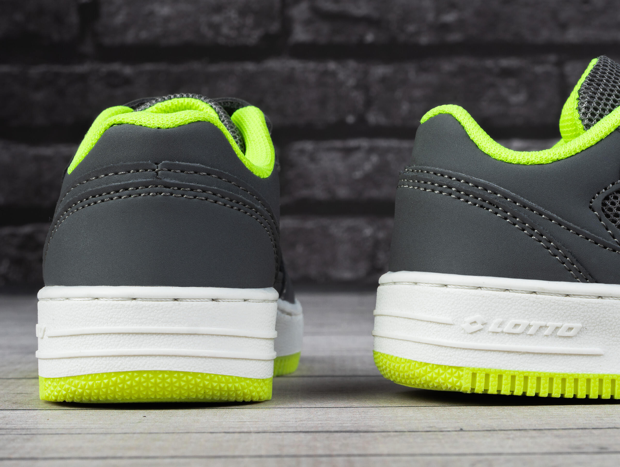 Buty chłopięce sportowe Lotto FLUGO K 4/7
