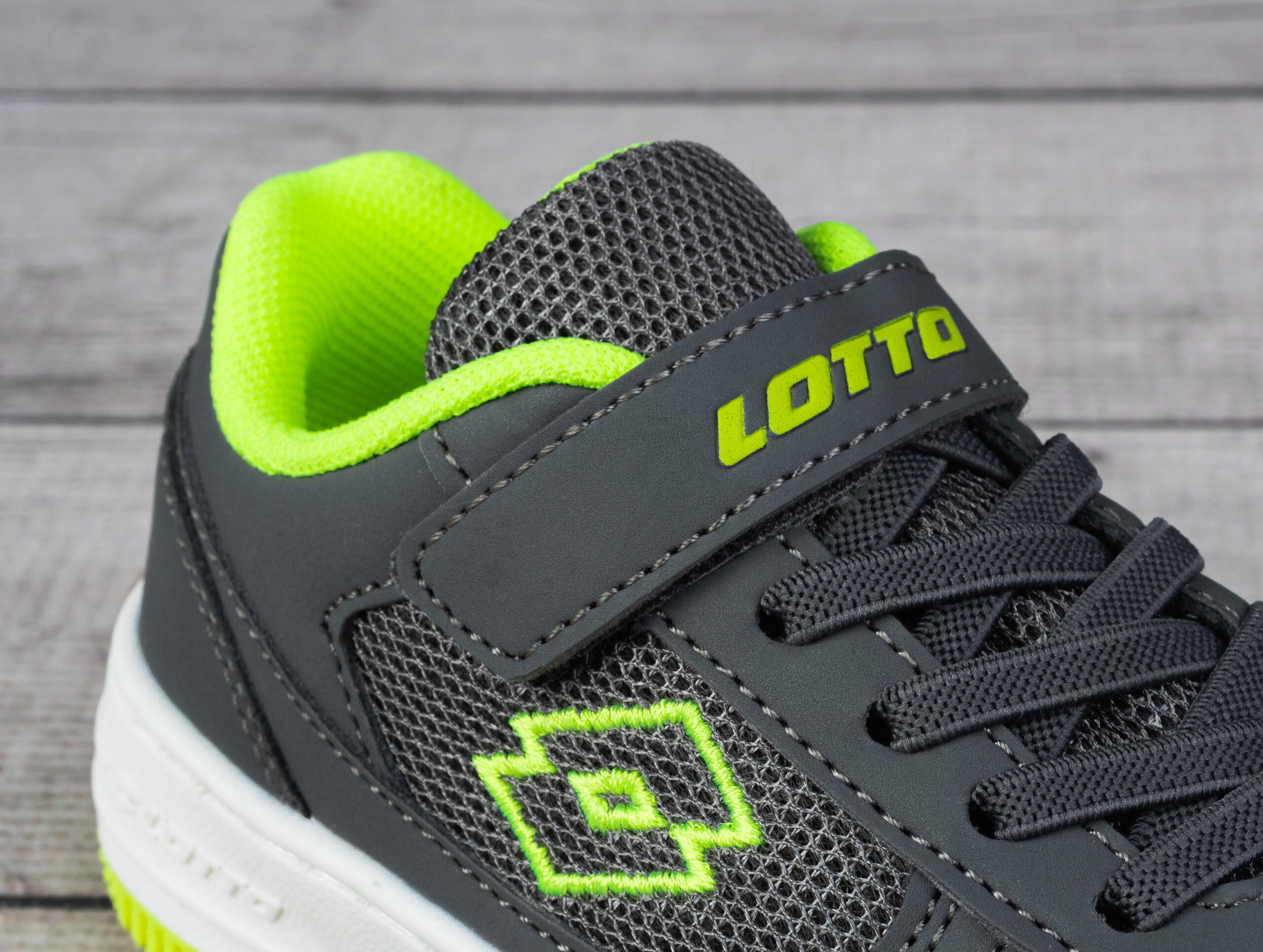 Buty chłopięce sportowe Lotto FLUGO K 6/7