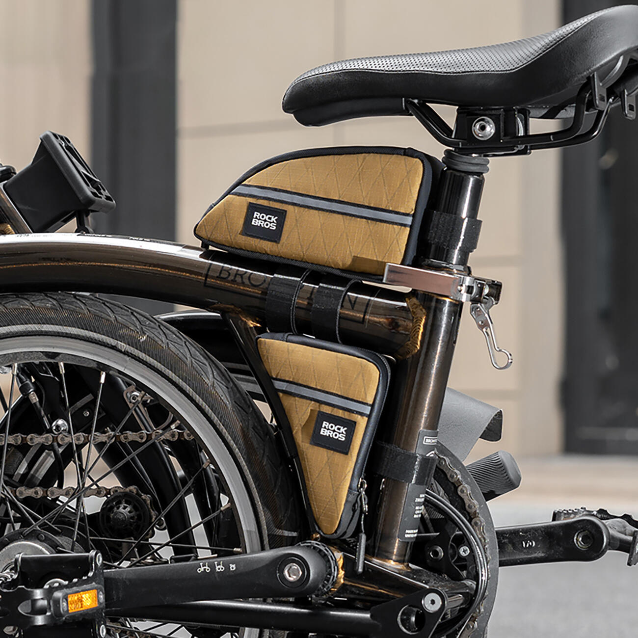 ROCKBROS Borsa Bici Telaio Impermeabile, Borsa Triangolo Rigida Per MTB Bicicletta, Marsupio Centrale Triangolare, 2 Modelli Disponibili, Grande Capacità 1.5L/2.5L, Accessori Bici - Foto 9